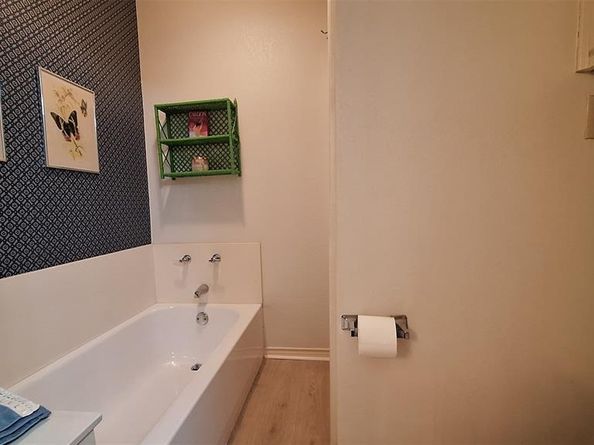 4008  Barnes Bridge Road , Dallas Texas 75228