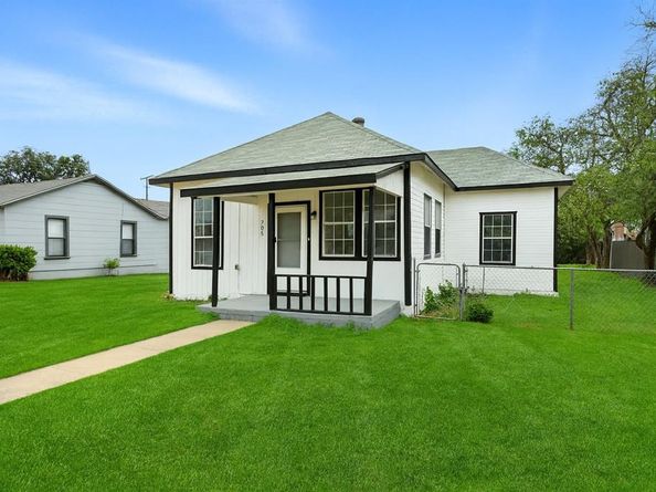 705  Hallvale Drive , White Settlement Texas 76108