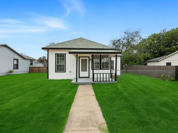 705  Hallvale Drive , White Settlement Texas 76108