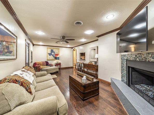 1635 W Pentagon Parkway , Dallas Texas 75224
