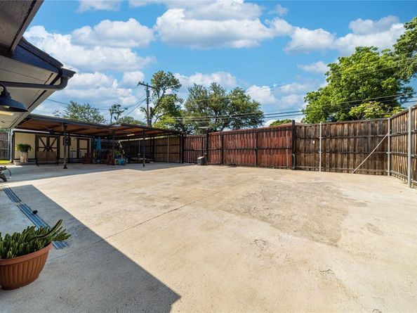 1635 W Pentagon Parkway , Dallas Texas 75224
