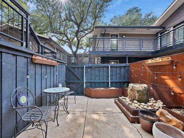 10203  Regal Oaks Drive  101, Dallas Texas 75230