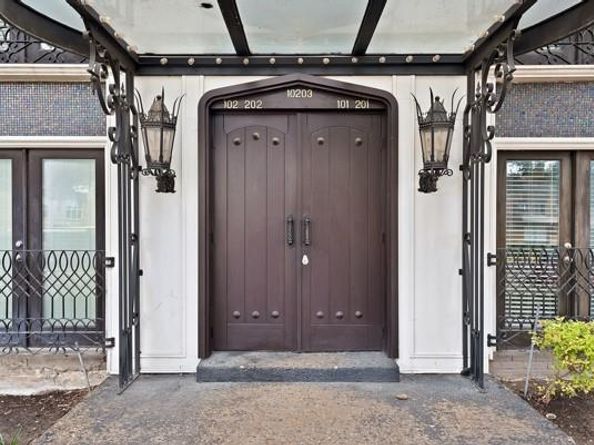10203  Regal Oaks Drive  101, Dallas Texas 75230