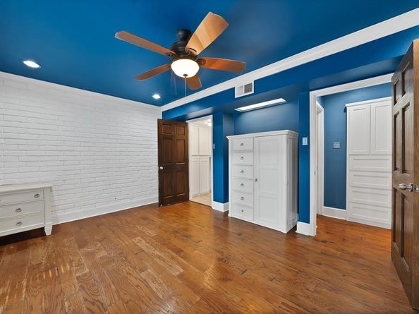 10203  Regal Oaks Drive  101, Dallas Texas 75230