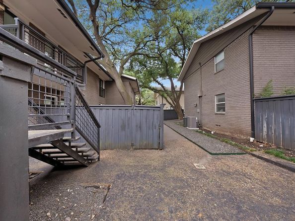 10203  Regal Oaks Drive  101, Dallas Texas 75230