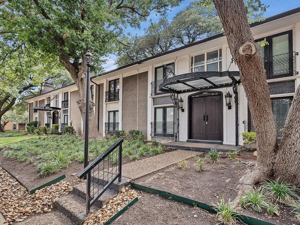 10203  Regal Oaks Drive  101, Dallas Texas 75230