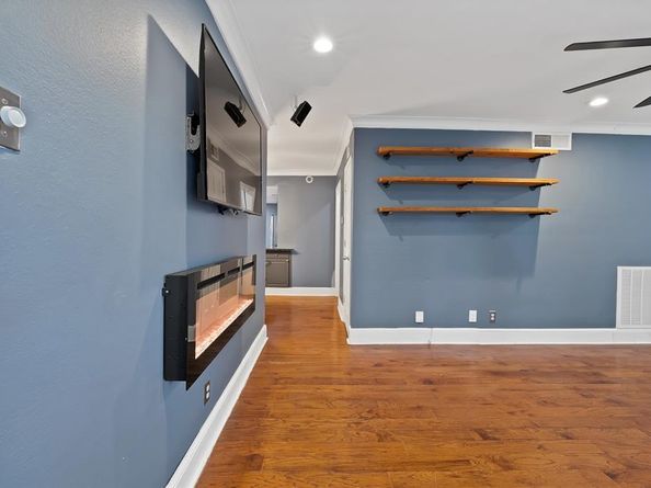 10203  Regal Oaks Drive  101, Dallas Texas 75230