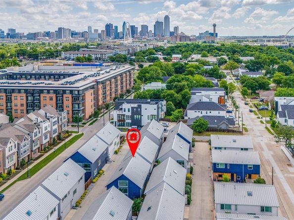 1022  Barsotti Court , Dallas Texas 75212