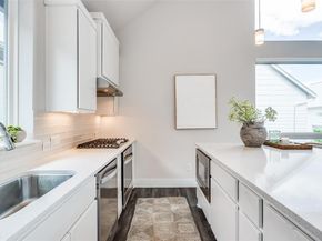 1022  Barsotti Court , Dallas Texas 75212