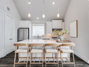 1022  Barsotti Court , Dallas Texas 75212