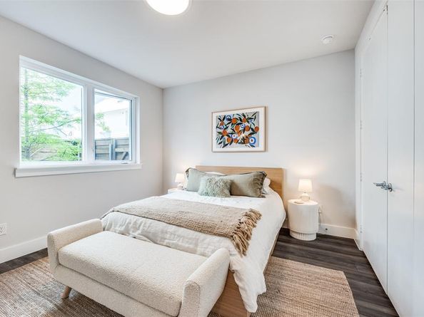 1022  Barsotti Court , Dallas Texas 75212