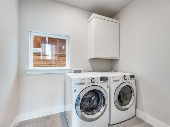 1022  Barsotti Court , Dallas Texas 75212