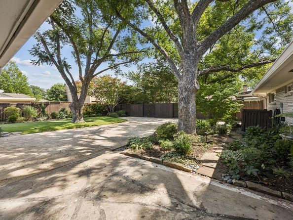 3243  Princess Lane , Dallas Texas 75229