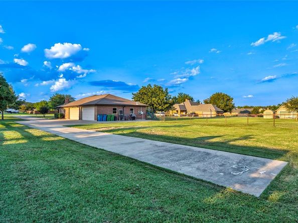 210  Oak Trail Drive , Double Oak Texas 75077