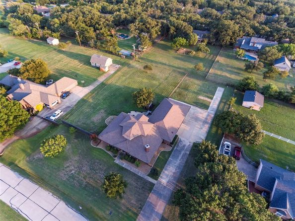 210  Oak Trail Drive , Double Oak Texas 75077