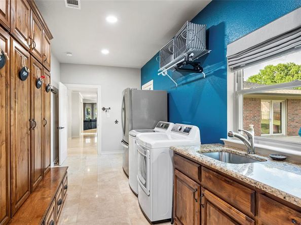 210  Oak Trail Drive , Double Oak Texas 75077