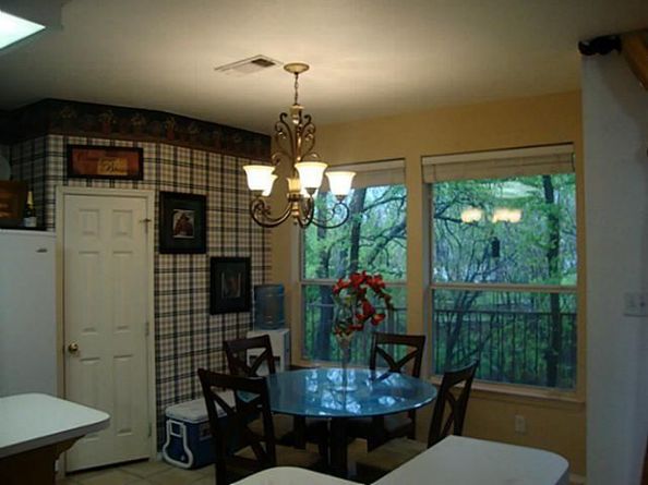 1706  creekway Drive , Garland Texas 75043