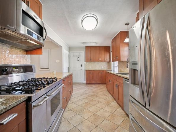 1022  Bardfield Avenue , Garland Texas 75041