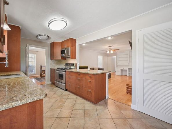 1022  Bardfield Avenue , Garland Texas 75041