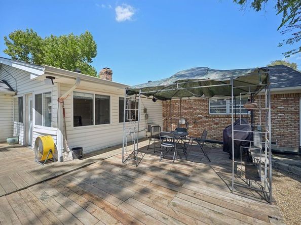 1022  Bardfield Avenue , Garland Texas 75041