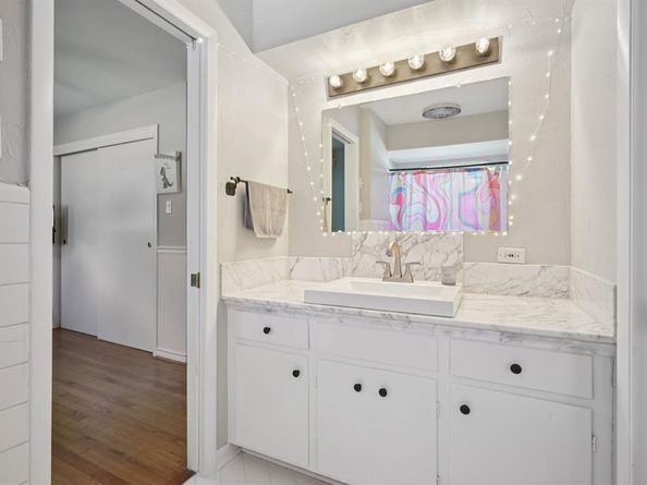 1022  Bardfield Avenue , Garland Texas 75041