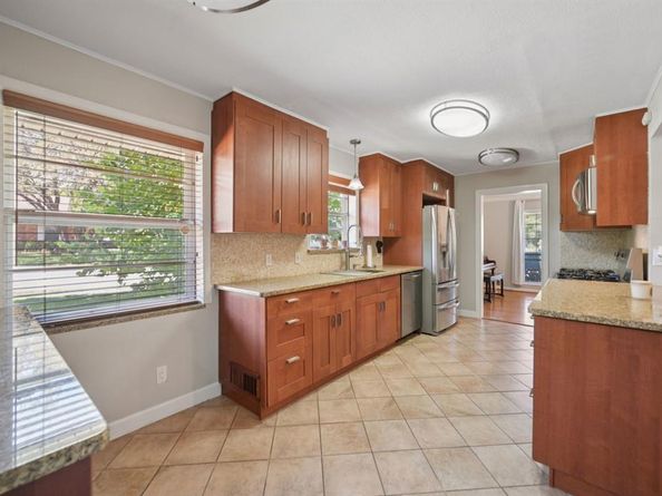 1022  Bardfield Avenue , Garland Texas 75041