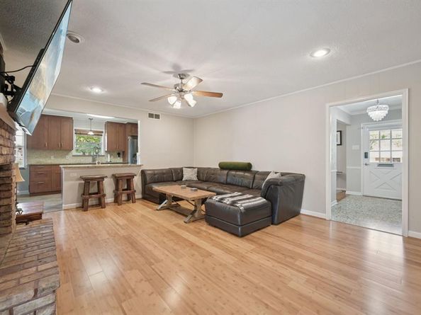 1022  Bardfield Avenue , Garland Texas 75041