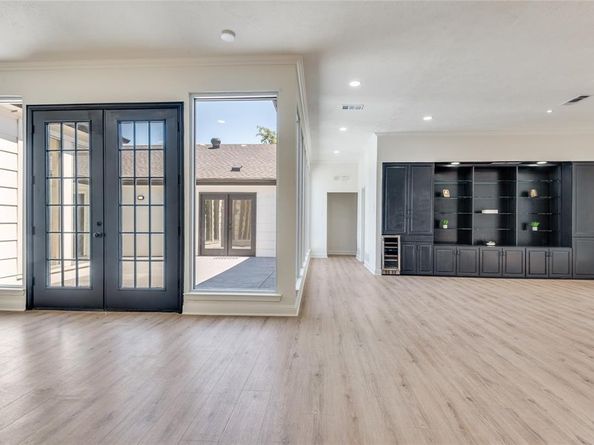 7624  Carta Valley Court , Dallas Texas 75248
