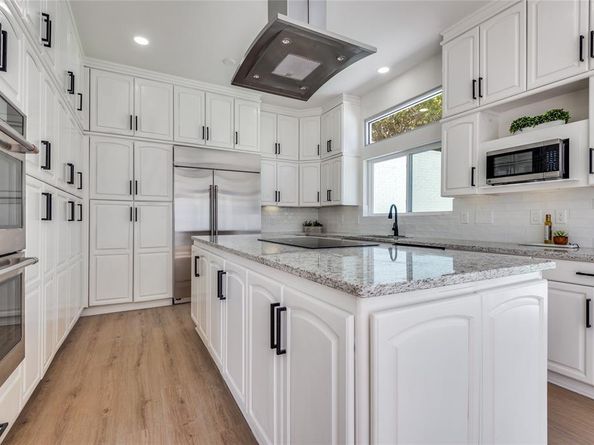 7624  Carta Valley Court , Dallas Texas 75248