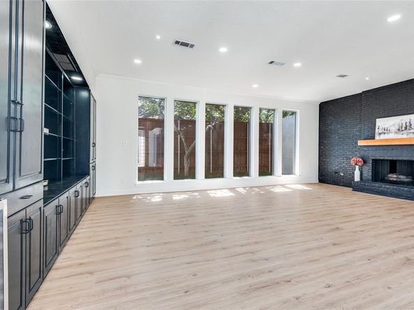 7624  Carta Valley Court , Dallas Texas 75248
