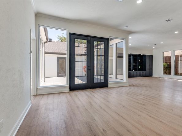 7624  Carta Valley Court , Dallas Texas 75248
