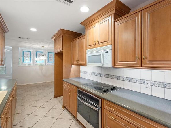 3408  Lynnwood Drive , Arlington Texas 76013
