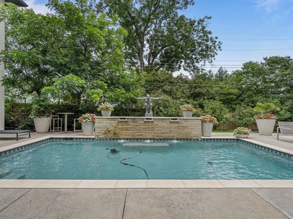 2413  Lofton Terrace , Fort Worth Texas 76109