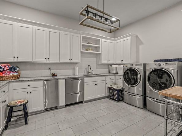 2413  Lofton Terrace , Fort Worth Texas 76109