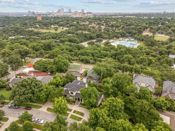 2413  Lofton Terrace , Fort Worth Texas 76109