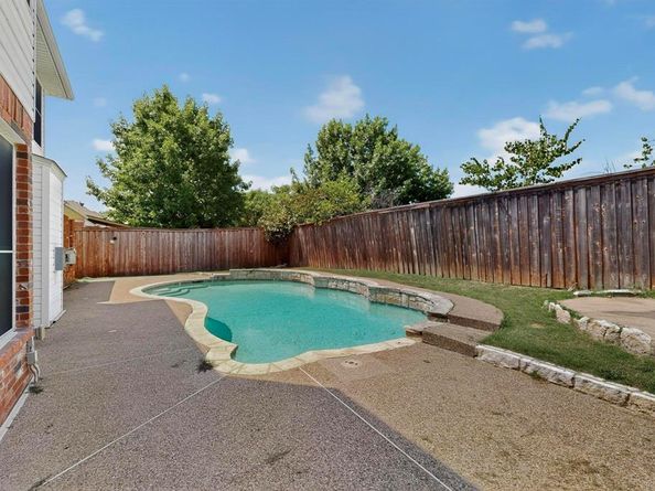 1705  Clover Hill Road , Mansfield Texas 76063