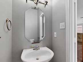 1705  Clover Hill Road , Mansfield Texas 76063