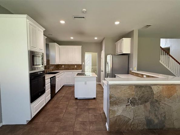 1705  Clover Hill Road , Mansfield Texas 76063