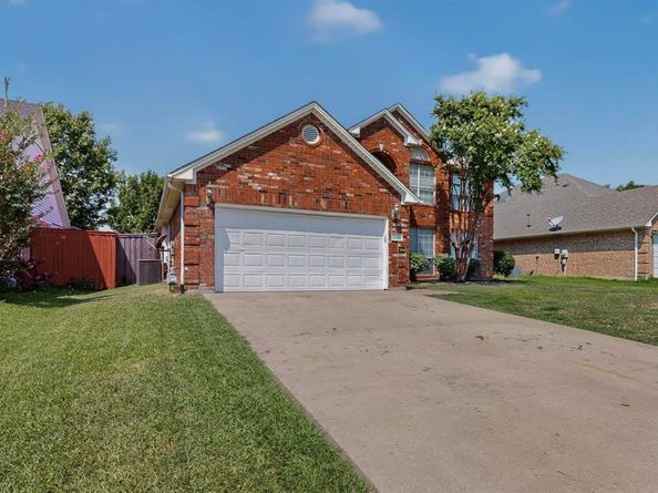 1705  Clover Hill Road , Mansfield Texas 76063