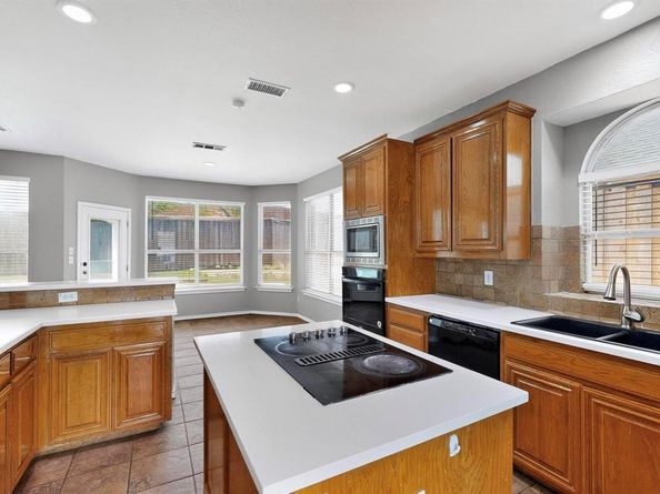 1705  Clover Hill Road , Mansfield Texas 76063
