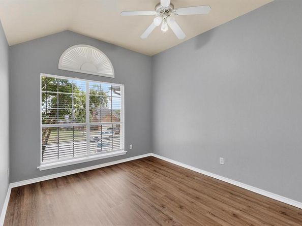 1705  Clover Hill Road , Mansfield Texas 76063