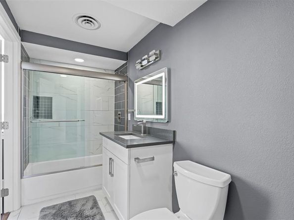 6211 W Northwest Highway  500, Dallas Texas 75225