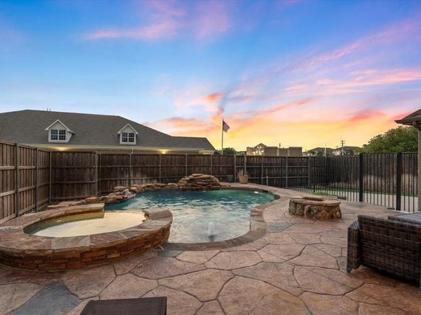 408  Water Bridge Drive , Lewisville Texas 75056