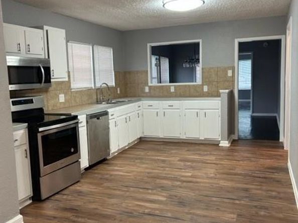807  Hartsdale Drive , Dallas Texas 75211