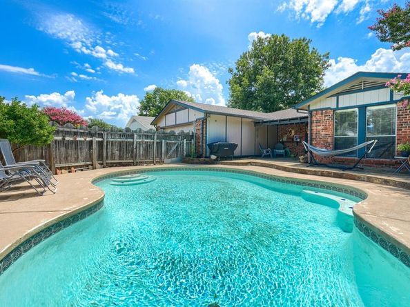 2929  Spring Brook Drive , Garland Texas 75044