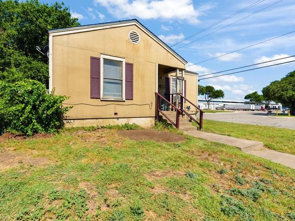 4300  Waits Avenue , Fort Worth Texas 76133