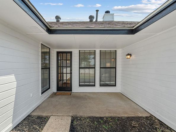 2015  Garden Crest Lane , Dallas Texas 75232