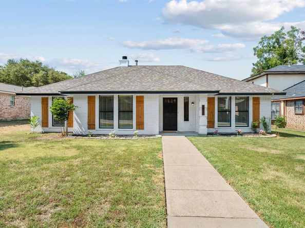 2015  Garden Crest Lane , Dallas Texas 75232