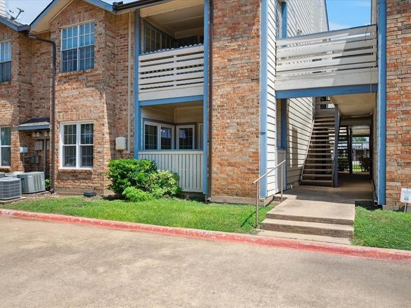1601  Marsh Lane  208, Carrollton Texas 75006