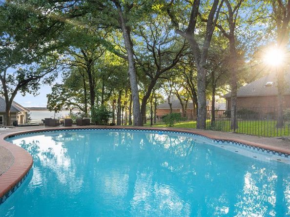424  Windjammer Lane , Azle Texas 76020